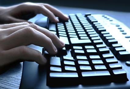 إمرأة تنشر صور كويتي الفاضحة بسبب عدم إعطائها المال